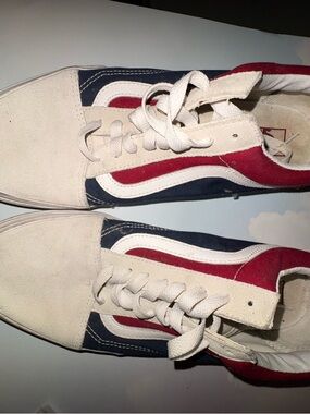 Vans  men’s Sneakers in Navy, Red & White